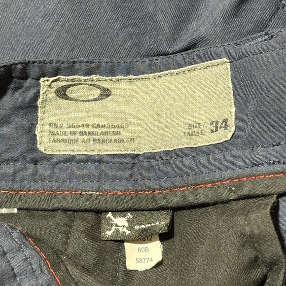 Oakley Blue Performance Shorts Mens Size 34 Bermuda Logo - Picture 6 of 9
